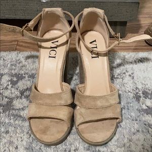 VICI Hollie block heel. Size 6